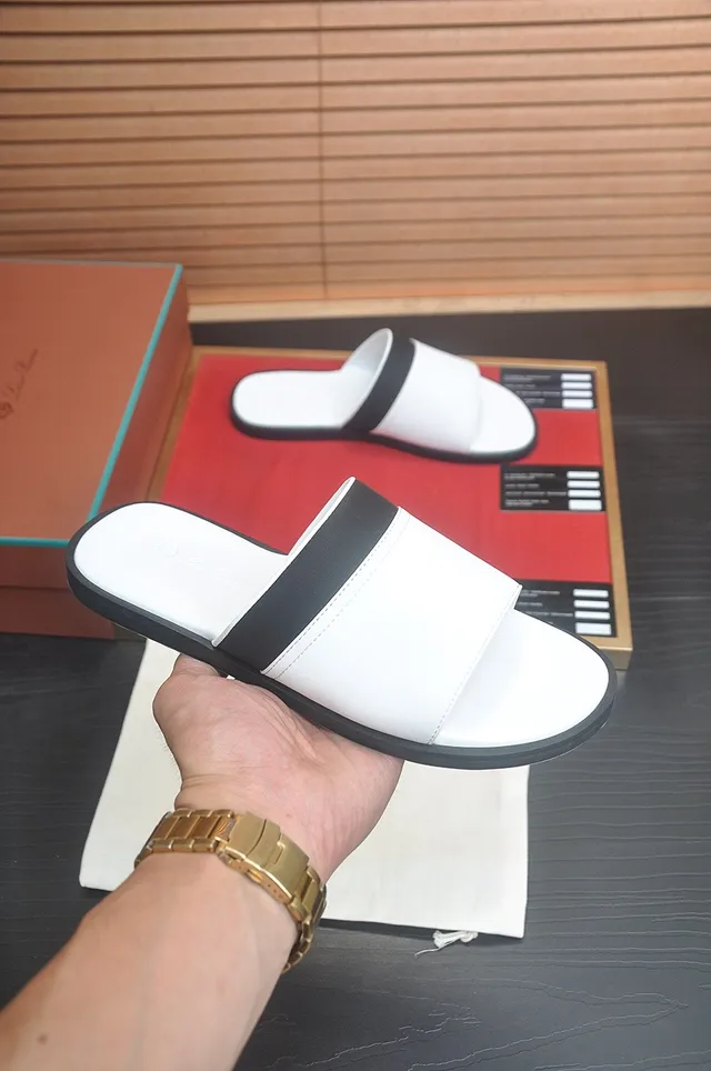 Loro Piana Chinelos Brancos e Pretos Minimalistas de Duas Tiras 3