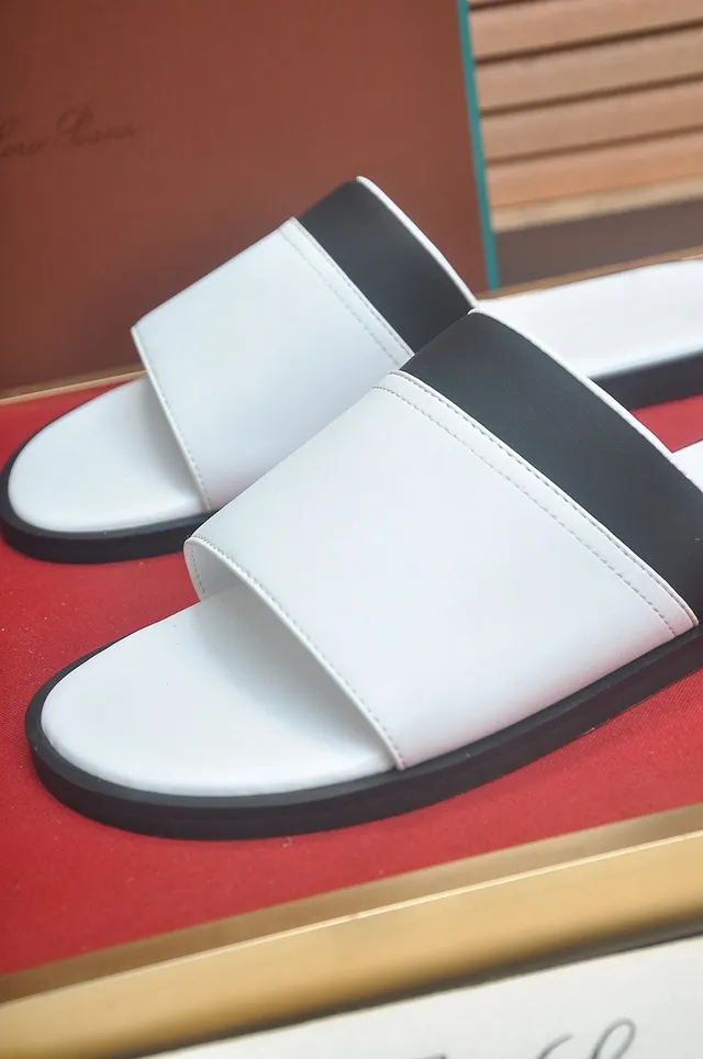 Loro Piana Chinelos Brancos e Pretos Minimalistas de Duas Tiras 9