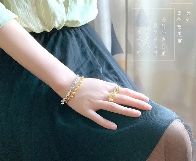 Louis Vuitton Angular V-Motif Diamond-Accented Gold and Silver Rings 5