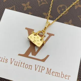 Louis Vuitton قلادة على شكل حقيبة ذهبية مونوغرام