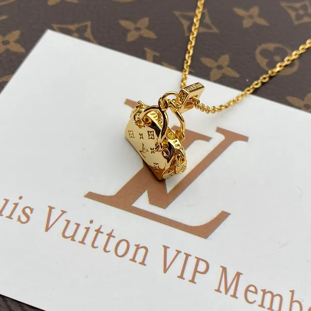 Louis Vuitton pendentif en forme de sac monogramme collier en or 3