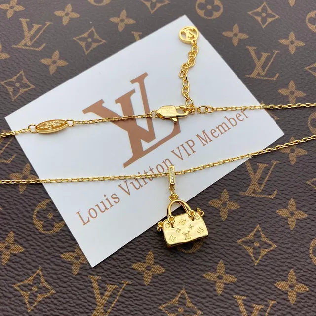 Louis Vuitton pendentif en forme de sac monogramme collier en or 5