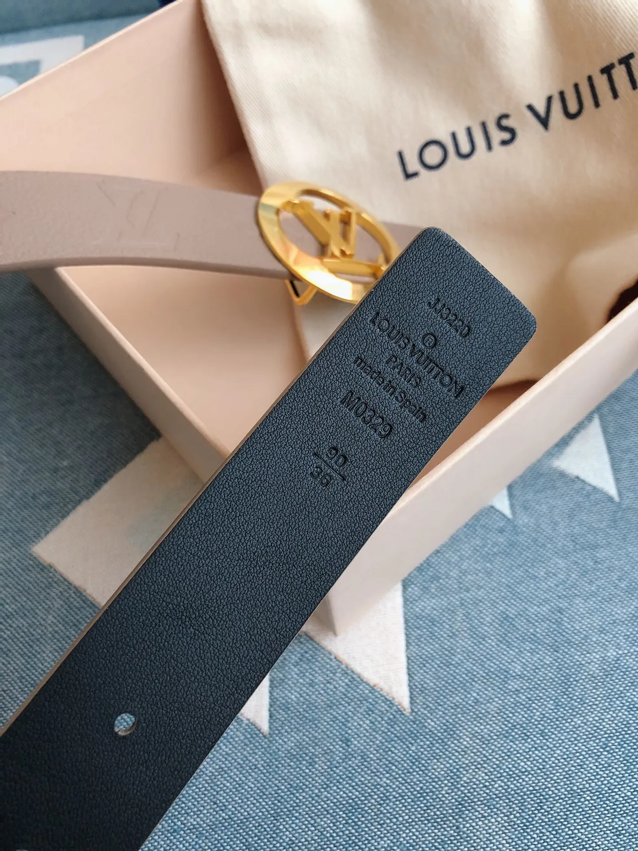 Ceinture Louis Vuitton Beige Noir Monogramme Embossé Circular Tonalité Or LV Boucle Cuir 3