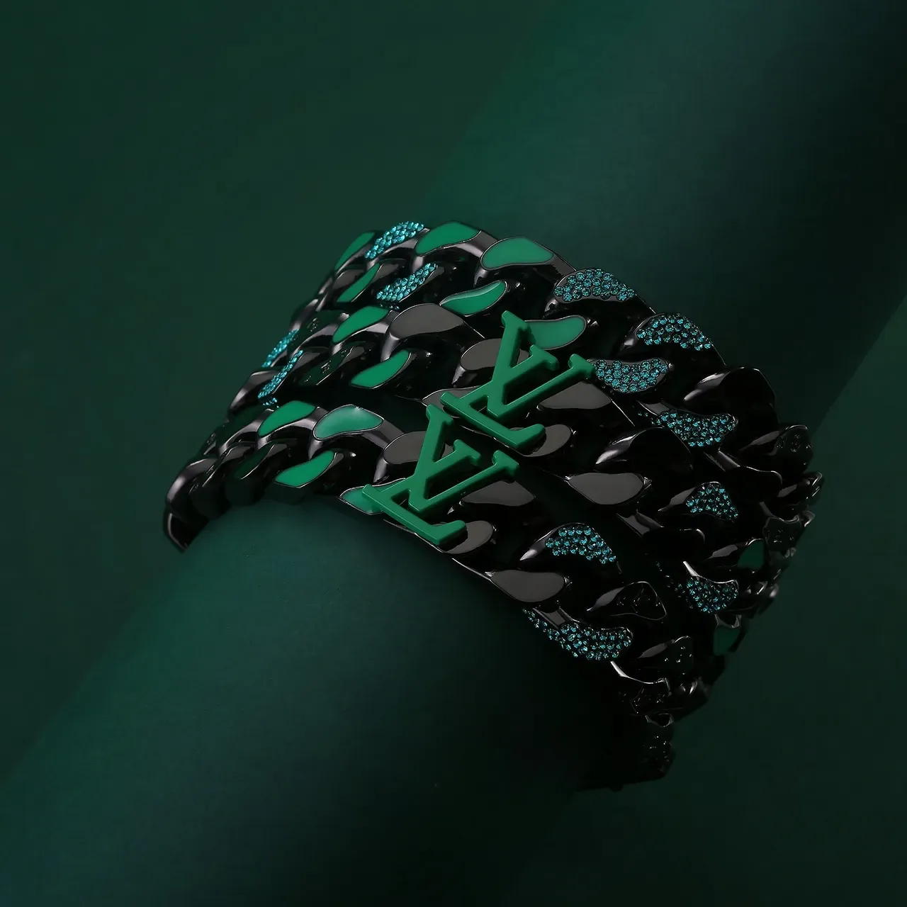 Louis Vuitton Black and Green Enamel LV Logo Chunky Chain Necklace 3