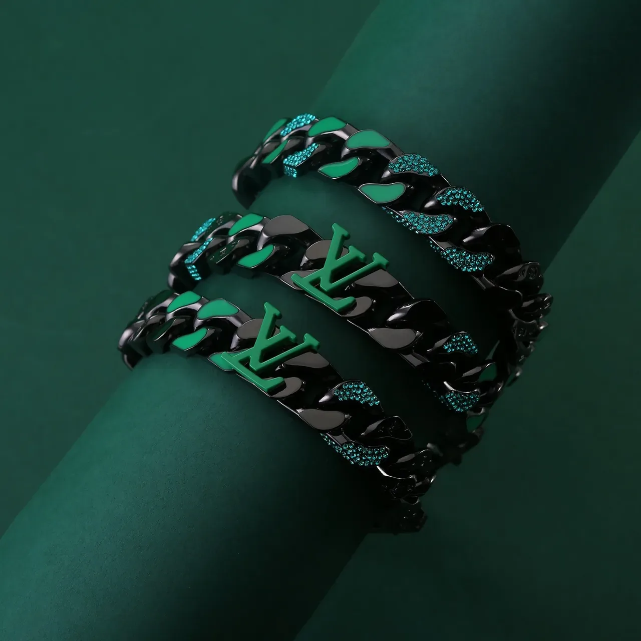 Louis Vuitton Black and Green Enamel LV Logo Chunky Chain Necklace 5