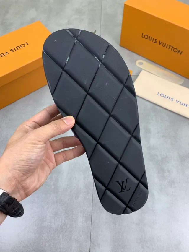 Louis Vuitton Negro Azul Monogram-embossed Correa Suela de goma moldeada Sandalias 2