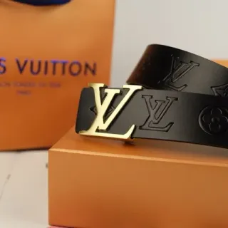 Louis Vuitton حزام جلدي أسود ذهبي مطبوخ نقش LV بكل
