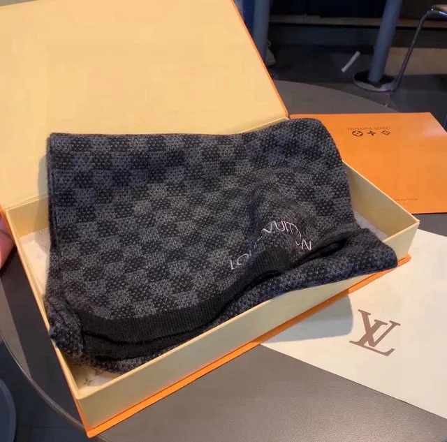 Louis Vuitton Black Gray Knitted Micro-Check Pattern Cashmere Scarf 4