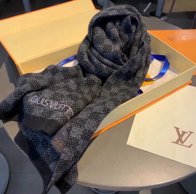 Louis Vuitton Black Gray Knitted Micro-Check Pattern Cashmere Scarf 6