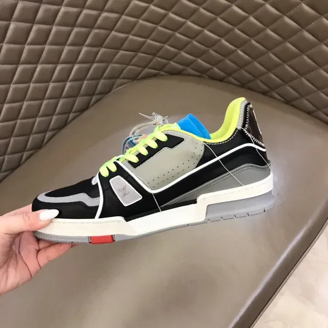 Louis Vuitton Sneakers Lifestyle Noir Gris Upper Synthétique en Couches Semelle Chunky Sculptée 2