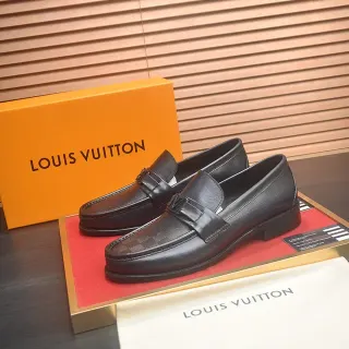 Louis Vuitton काले चमड़े के बकल स्ट्रैप लूफर्स