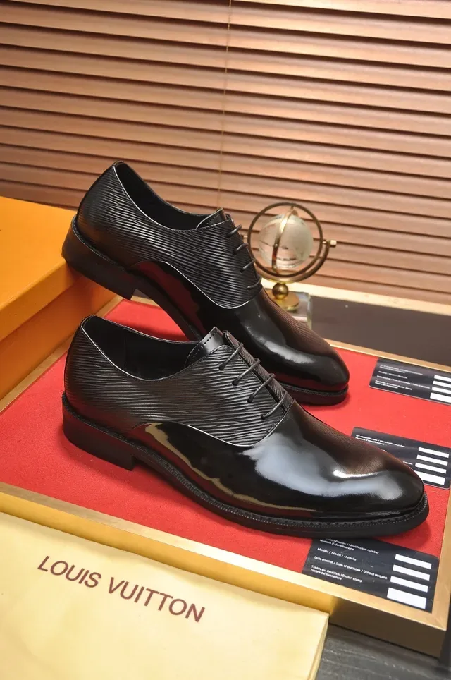 Louis Vuitton Chaussures Oxford Noir cuir verni cap toe ribbed 4