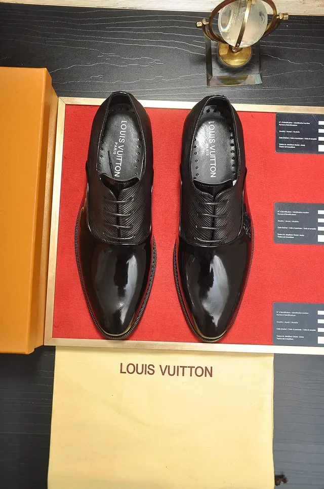 Louis Vuitton Chaussures Oxford Noir cuir verni cap toe ribbed 5