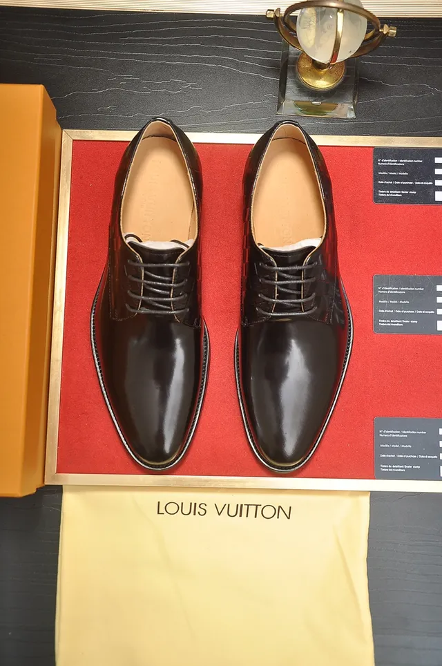 Louis Vuitton Chaussures Oxford en cuir noir verni Damier tissé cap-toe 5