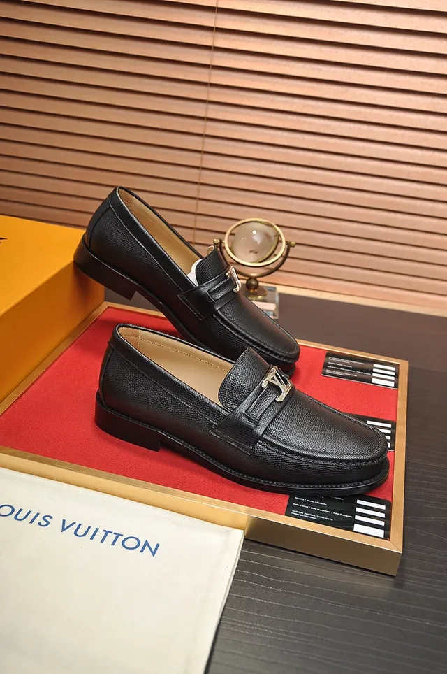 Louis Vuitton Black Pebbled Leather LV Buckle Loafers 4