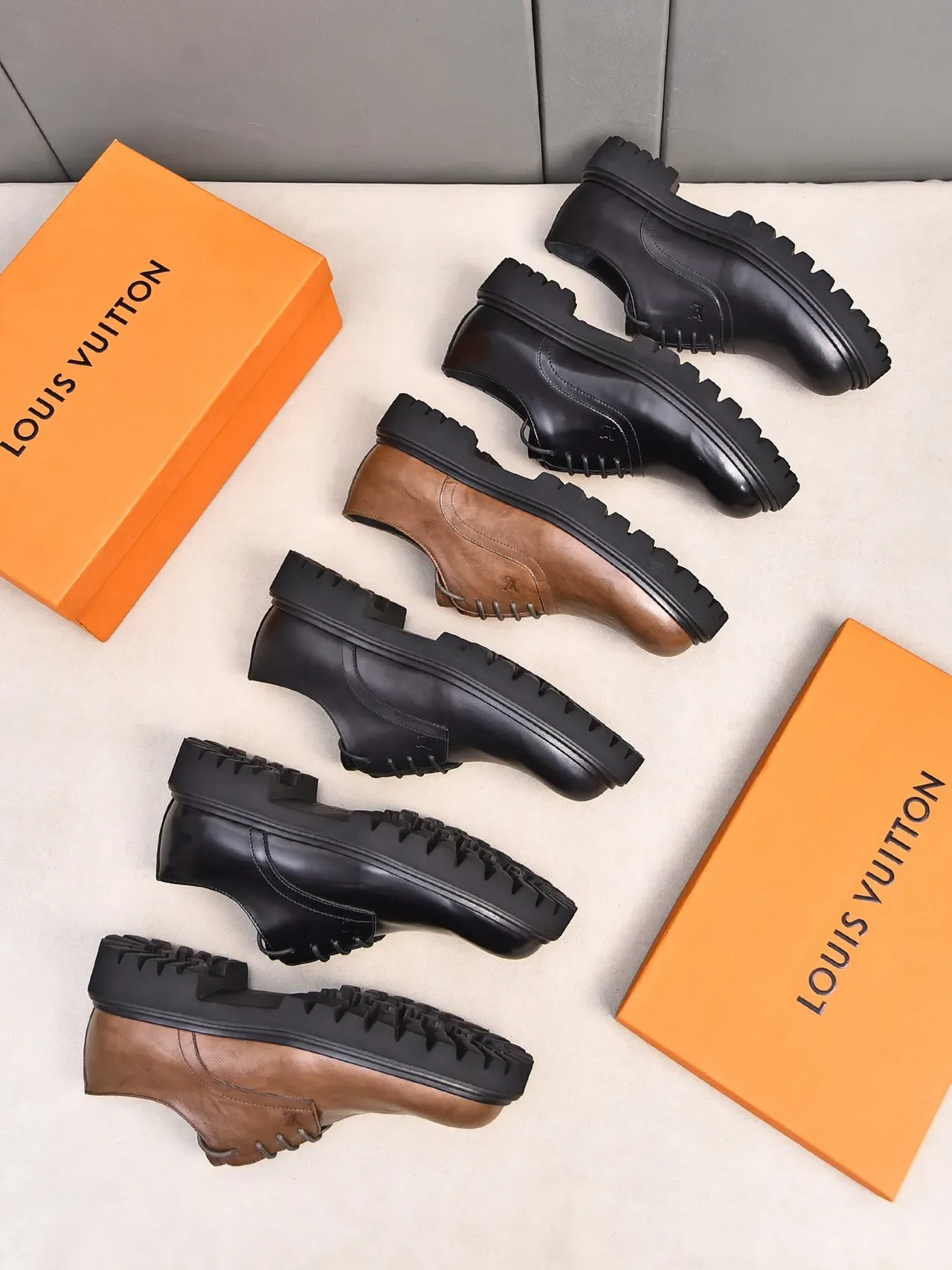 Louis Vuitton Chaussures Oxford en Cuir Noir Poli avec Semelle Chunky Lug 2
