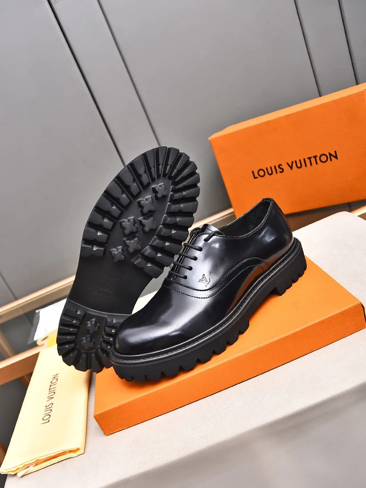 Louis Vuitton Chaussures Oxford en Cuir Noir Poli avec Semelle Chunky Lug 5