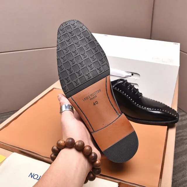 Louis Vuitton Sapatos Oxford de couro preto polido com bico quadrado 4
