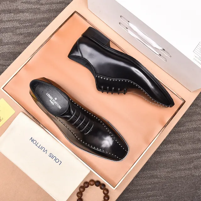 Louis Vuitton Sapatos Oxford de couro preto polido com bico quadrado 9
