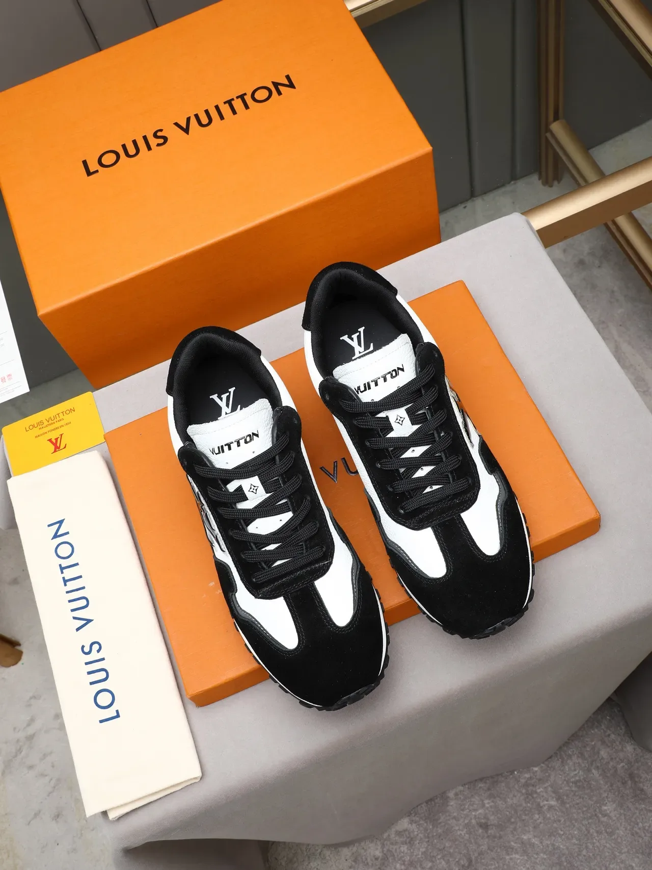 Louis Vuitton স্নিকার্স কালারব্লক কালো সাদা সুয়েড এবং চামড়া 2
