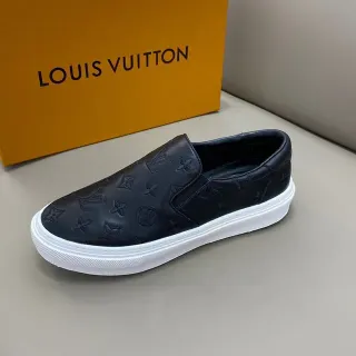 Louis Vuitton काला और सफेद मोनोग्राम एम्बॉस्ड लेदर स्लिप ऑन लोअफर