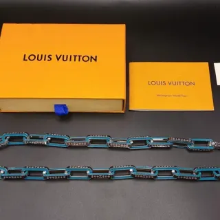Louis Vuitton Collar con Maillons Rectangulares Recubiertos de Esmalte Azul y Negro Pavé-Set con Cristales