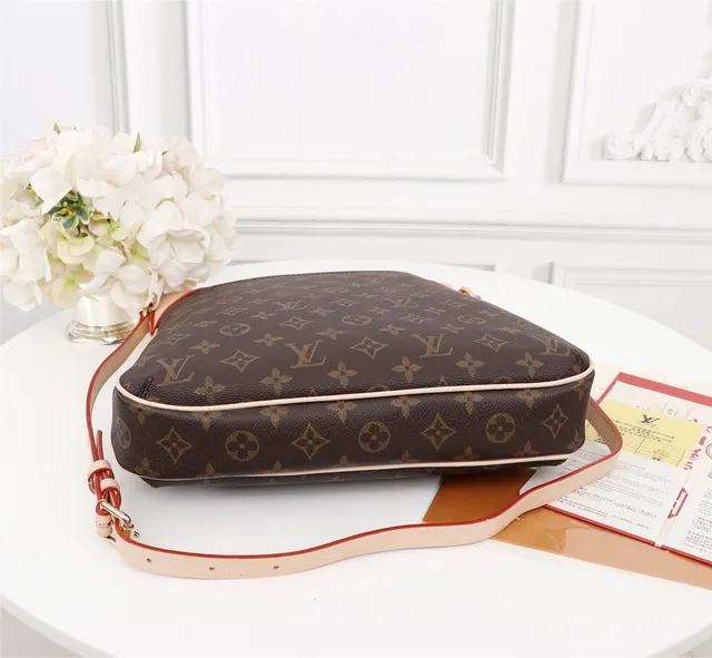 Louis Vuitton Marron Beige Monogramme Toile Garniture Cuir Sac Hobo 5