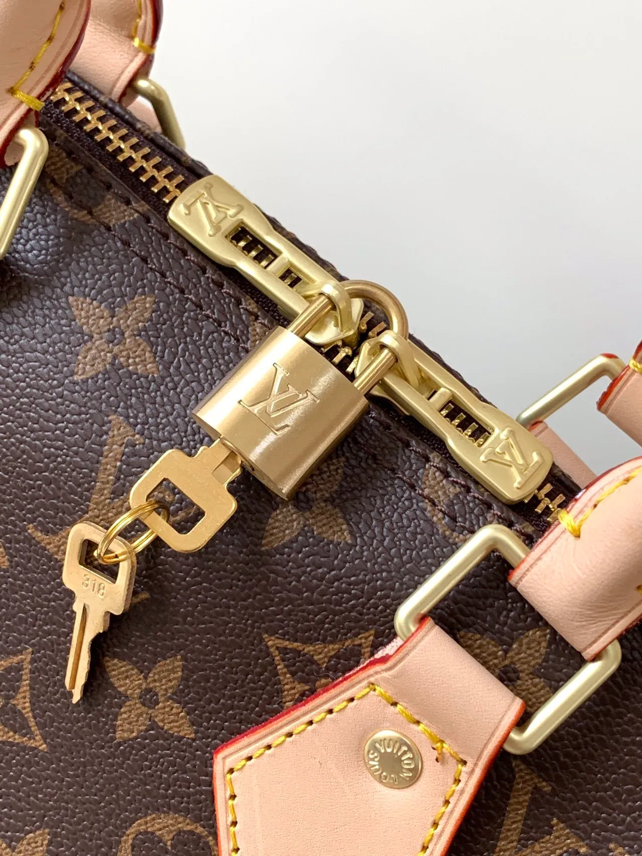 Louis Vuitton Marron Beige Monogramme Toile Tan Cuir Garniture Sac Boston 2