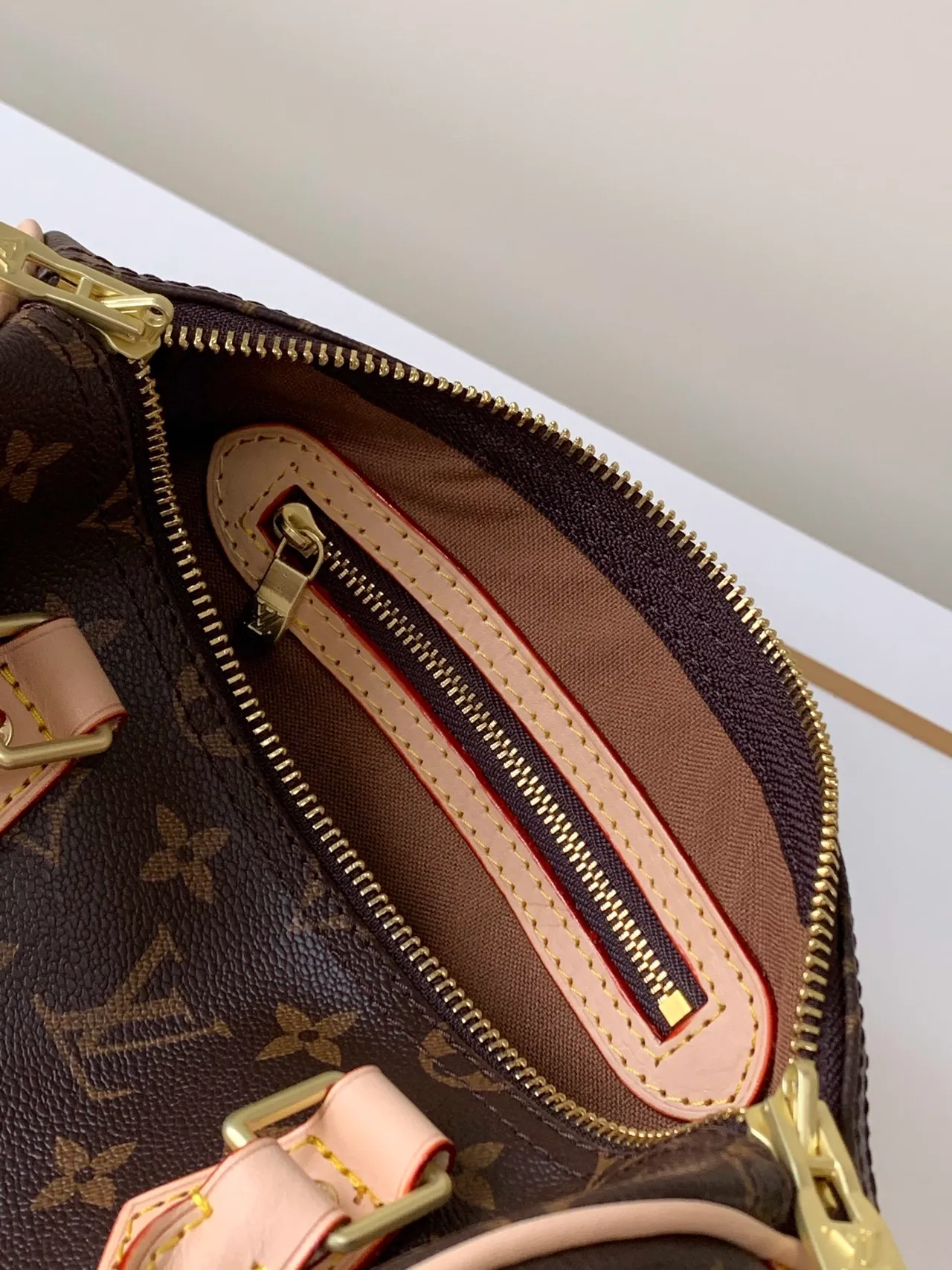 Louis Vuitton Marron Beige Monogramme Toile Tan Cuir Garniture Sac Boston 7
