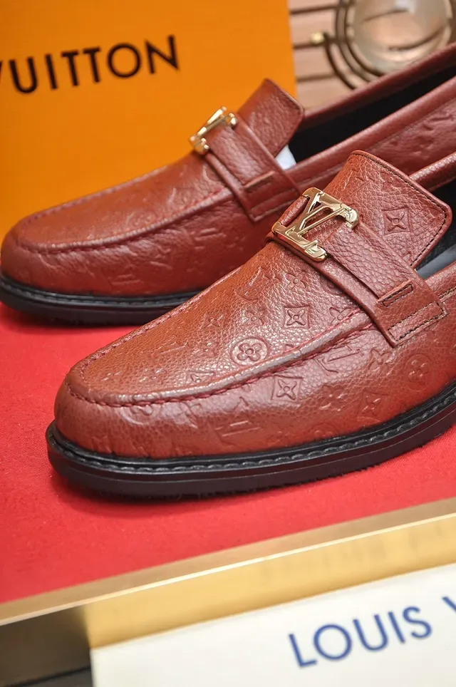 Louis Vuitton Cuir Marron Noir Monogramme Embossé Boucle Dorée LV Sangle Mocassins 2