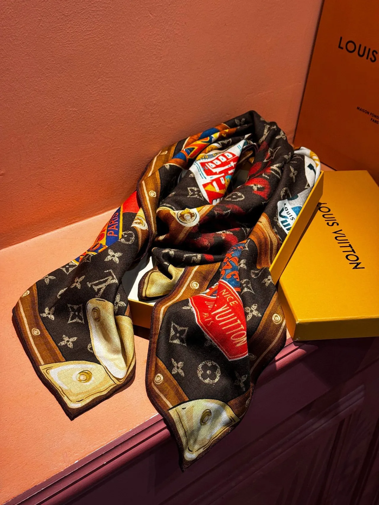 Louis Vuitton भूरा बहुरंगी पैचवर्क प्रिंट मोनोग्राम मोटिफ शॉल 4