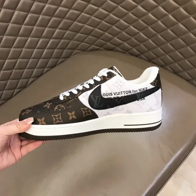 Louis Vuitton Tênis Marrom e Branco Monogram Canvas Col Plush Lifestyle Sneakers 3