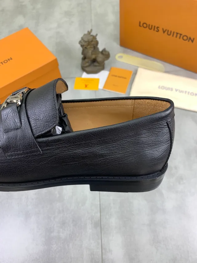Louis Vuitton Buckle Loafer Preto Couro Texturizado Loafer 2