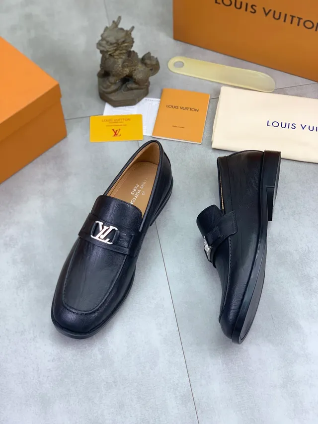 Louis Vuitton Buckle Loafer Preto Couro Texturizado Loafer 4