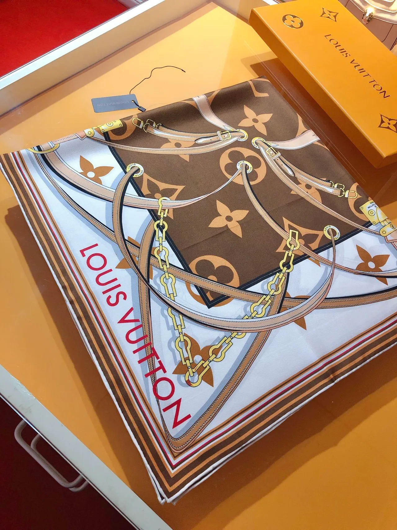 Louis Vuitton نمط السلسلة البني والأبيض شال حريري 5
