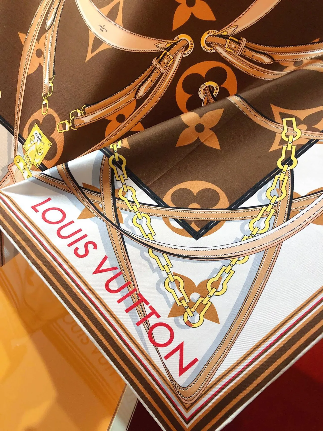 Louis Vuitton نمط السلسلة البني والأبيض شال حريري 7