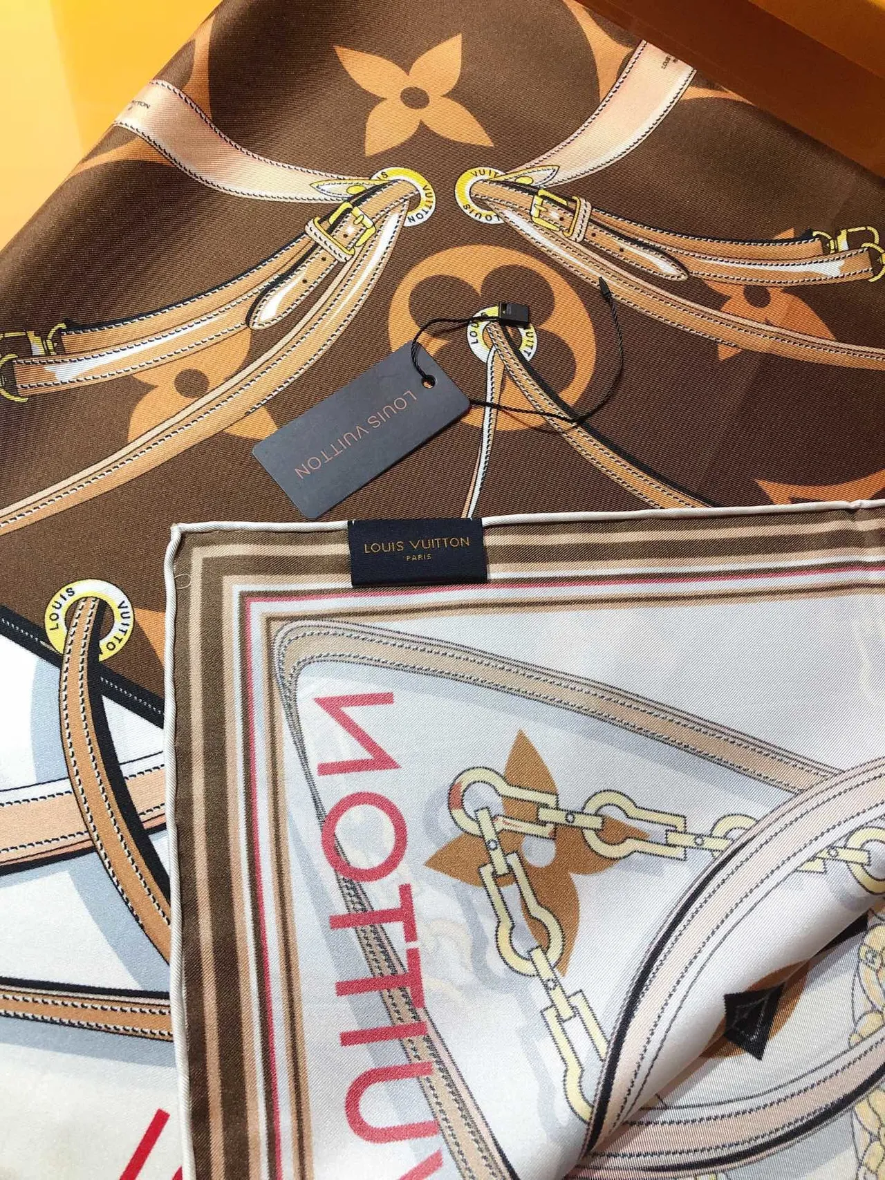 Louis Vuitton نمط السلسلة البني والأبيض شال حريري 8