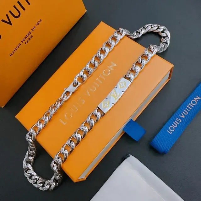 Louis Vuitton Chain Reaction Enamel Plaque Silver-Toned Necklace 3