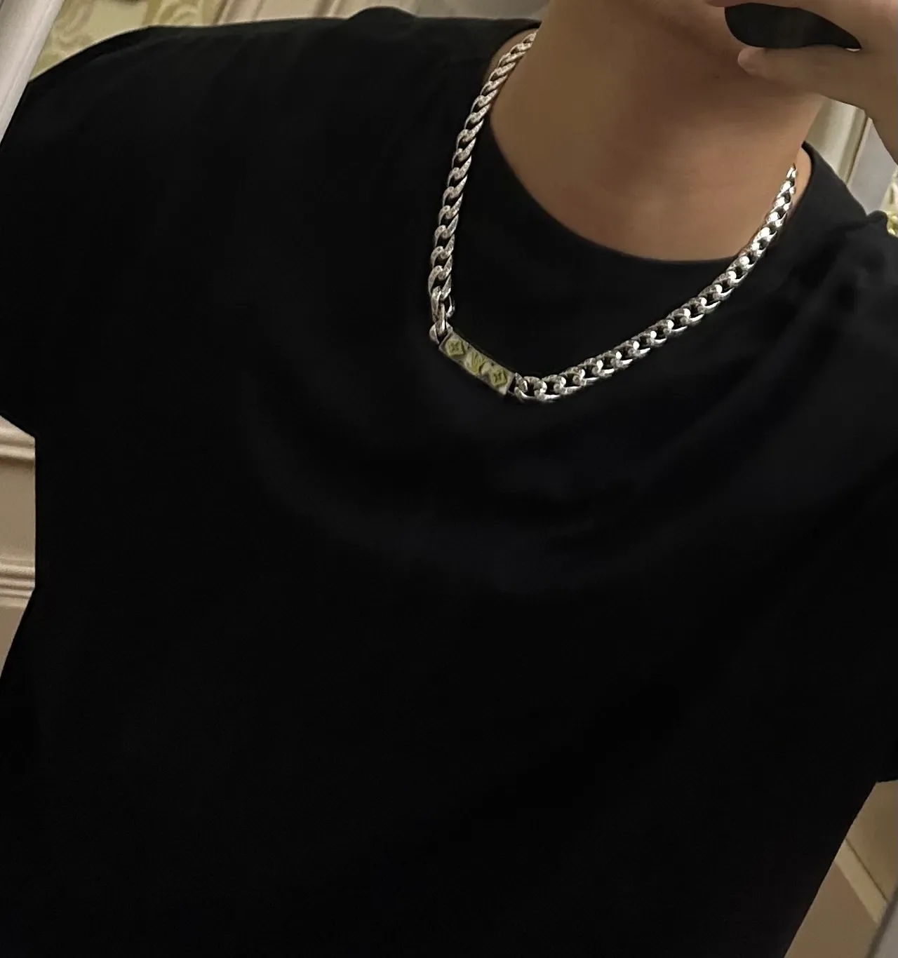 Louis Vuitton Chain Reaction Enamel Plaque Silver-Toned Necklace 4