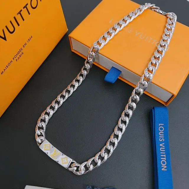 Louis Vuitton Chain Reaction Enamel Plaque Silver-Toned Necklace 8
