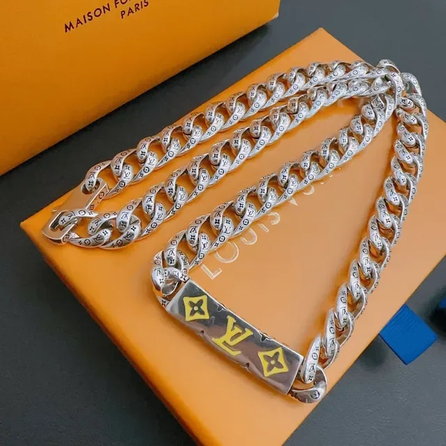 Louis Vuitton Chain Reaction Enamel Plaque Silver-Toned Necklace 9