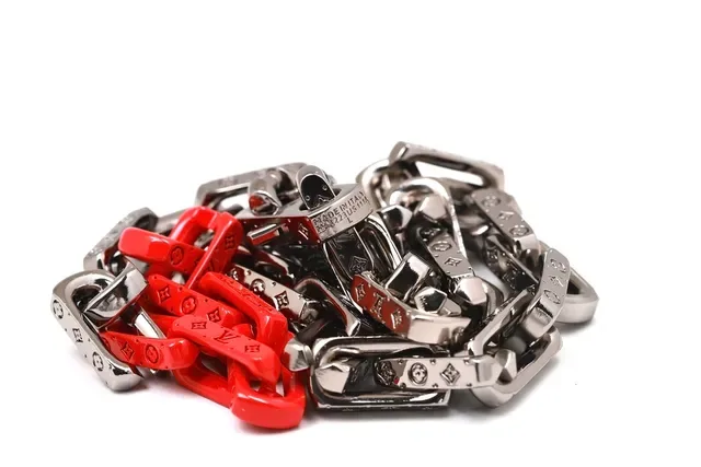 Bracelet Louis Vuitton Chain Reaction Rouge en Résine et Métal 5