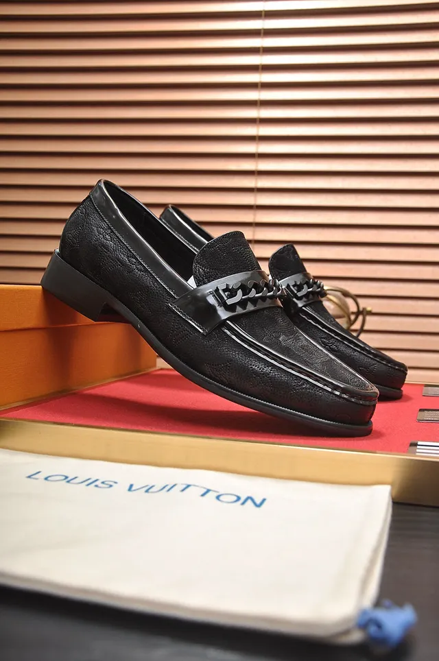 Louis Vuitton Chain Strap Loafer Black Textured Leather Glossy Loafer 9