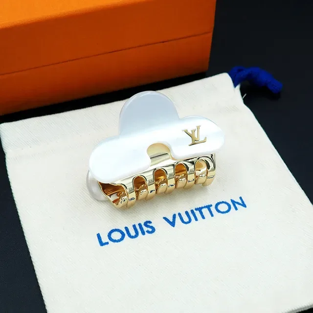 Louis Vuitton Cloud Clip White Gold Pearlescent Resin Crossbody Bag 5
