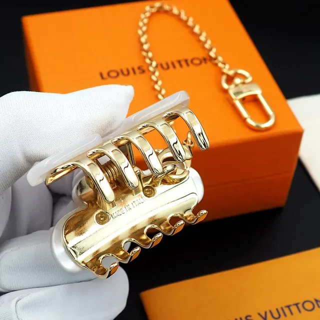 Louis Vuitton Cloud Clip White Gold Pearlescent Resin Crossbody Bag 10