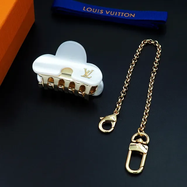 Louis Vuitton Cloud Clip White Gold Pearlescent Resin Crossbody Bag 11