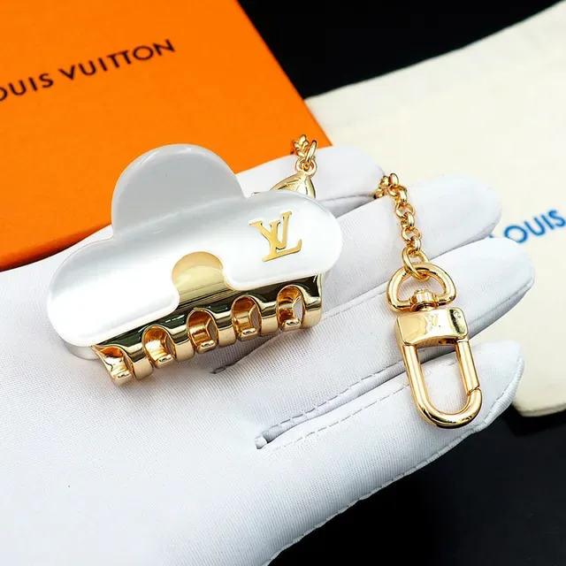 Louis Vuitton Cloud Clip White Gold Pearlescent Resin Crossbody Bag 12