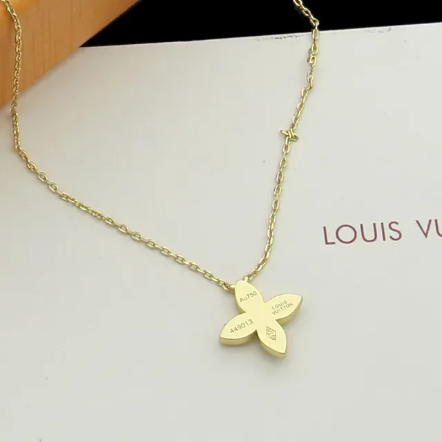 Louis Vuitton Colliers pendants en cristal floral pavé 2