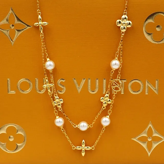 Louis Vuitton Flower Collection Pearl and Gold-Tone Floral Motif Necklace 9