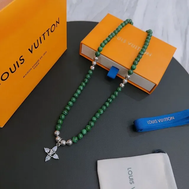 Louis Vuitton Flower Motif Malachite Bead Necklace 9